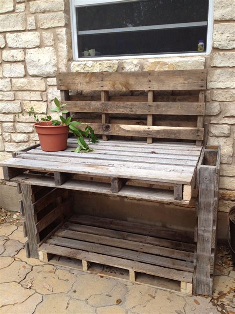 Awesome Planting Table From Pallets Planting Table Pallet Table