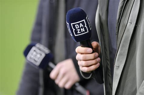 Prezzo conveniente, ecco quanto potrebbe costare l'abbonamento. DAZN potrebbe prendersi la Serie A: ipotesi prezzo abbonamento