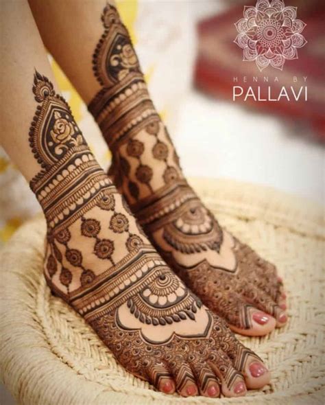 33 Concept Beautiful Henna Designs For Legs