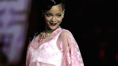 Savage X Fenty Rihanna Launcht Eine Eigene Lingerie Linie Voguede