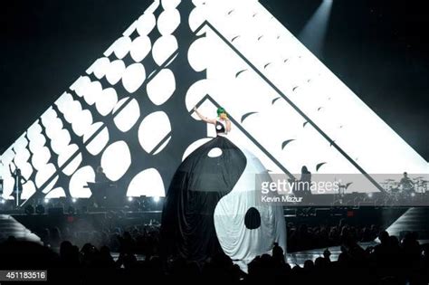 Katy Perry Prismatic World Tour Photos And Premium High Res Pictures Getty Images