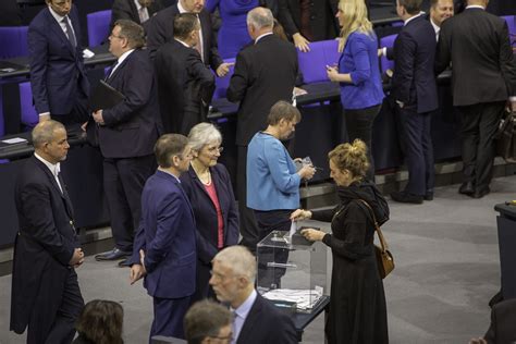Trotzdem hat ihn die trennung damals sehr getroffen. Wahl der Bundeskanzlerin | Angela Merkel ist erneut zur ...