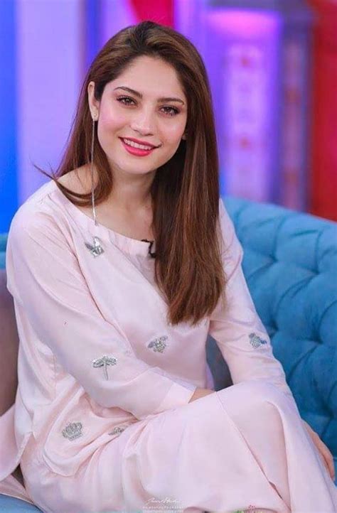Different Looks Of Neelam Muneer In White Dress During Promotions Of Her Upcoming Film Chupan
