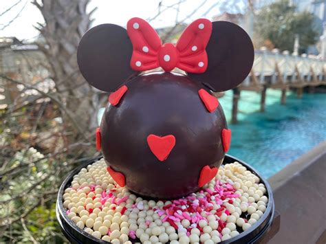The Sweetheart Minnie Mouse Chocolate Piñata Has Returned for Valentine