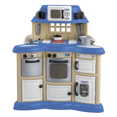 Your child doesn't have to have aspirations to be a chef to enjoy cooking up play breakfasts, lunches and dinners. Homestyle Play Kitchen | $37.30 Walmart Great Gift Idea - FTM