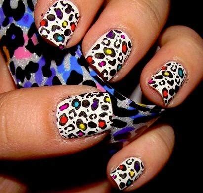 Hermosas uñas decoradas estilo french, a las que se le han agregado unas rosas preciosas. Nails Inspiration: Nails Inspiration