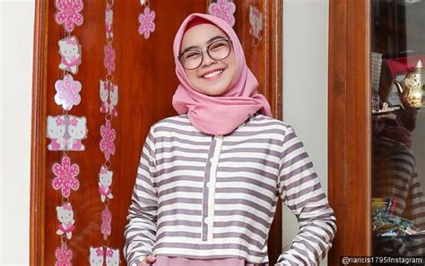 Kepergian ayahanda dari tiga bersaudara oki setiana dewi, ria ricis atau ria yunita, dan shindy kurnia putri itu begitu mendadak. Tak Ingin Kalah Tenar, Ayah Siap Susul Ria Ricis Jadi Vlogger?