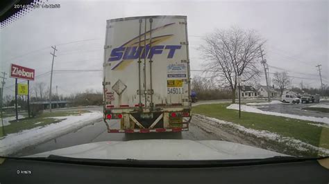 Thats Why You Should Never Stay Behind A Swift Swift Trucking Fails