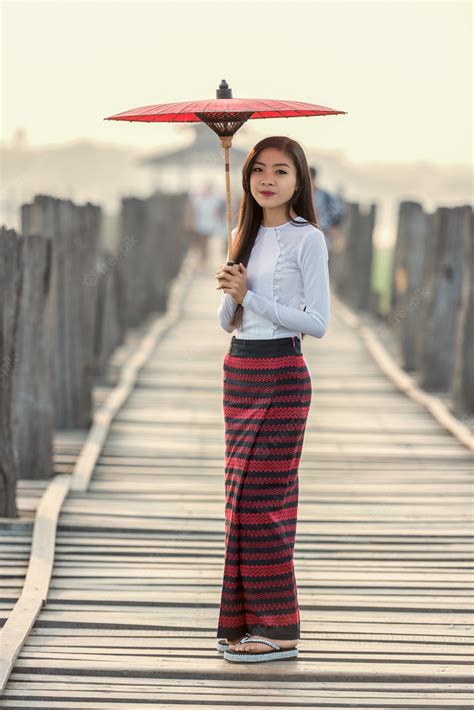 Premium Photo Burmese Woman Holding Traditional Red Umbrella And