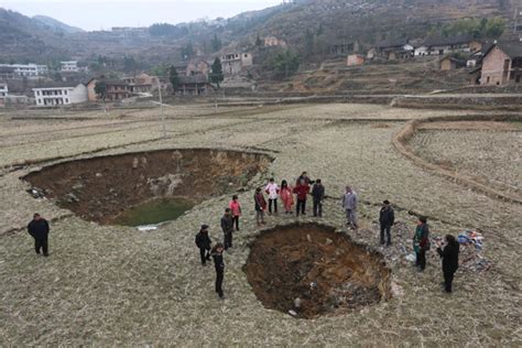 Chinese City Swallowed By Giant Sinkholes And Earth Cracks Strange Sounds