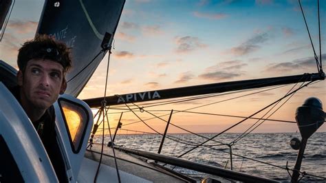 Le trio de tête n'a pas changé depuis mardi soir. Voile : Charlie Dalin (Apivia), cap vers le Vendée Globe