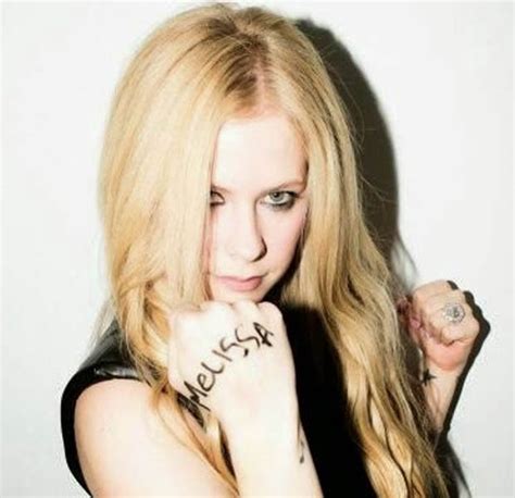 Internet Conspiracy Theory Claims Avril Lavigne Is Dead And Has Been
