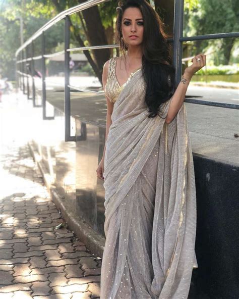 anita hassanandani looks ravishing in saree see latest photos and pictures