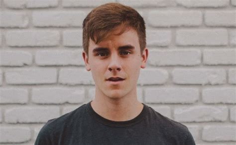 What Kind Of Camera Does Youtuber Connor Franta Use Vlogger Gear