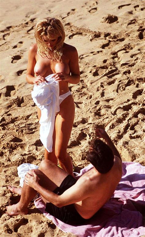 Gena Lee Nolin Showing Her Nice Big Tits On Beach Paparazzi Pictures Porn Pictures Xxx Photos
