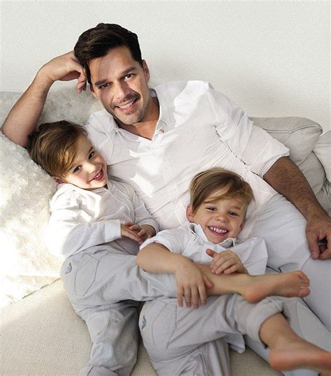 Der 49 jahre alte martin hatte in den neunzigerjahren mit liedern wie maría und livin' la vida. Die besten 25+ Ricky Martin Kinder Ideen auf Pinterest