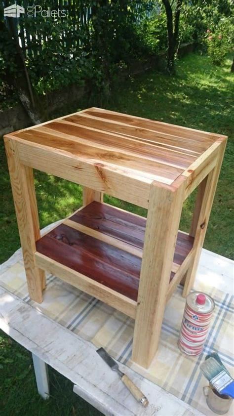These coffee table ideas include upcycling projects, mod podge crafts, & pallets. Small Garden Coffee Table • 1001 Pallets