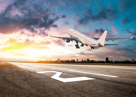 Airplane Takeoff Stock Photos Pictures And Royalty Free Images Istock