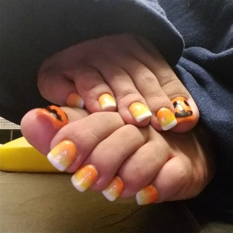 Con este remedio que te presentamos te será más fácil conseguirlas. Las uñas largas de acrílico en los pies son tendencia ahora