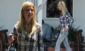 Tara Reid Looks Skinnier Than Ever As She Joins Friends For Lunch