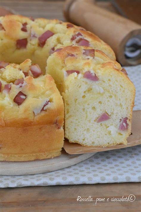Iniziare la preparazione della ciambella morbida lavorando le uova con lo zucchero a lungo; CIAMBELLA SALATA Soffice anche dopo 5 GIORNI! SENZA ...