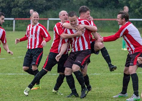 Toto is spannend tot de laatste minuut. Team of the Season: Welsh Football League Division Three ...