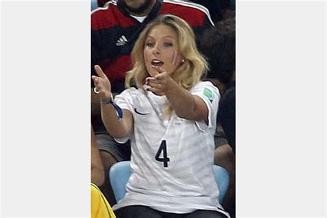 Manchester united plc said it's signed real madrid defender raphael varane in a deal that will keep the. Camille Tytgat, épouse de Raphaël Varane