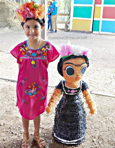 Así se vestía frida kahlo para corregir sus defectos físicos. Decora tu fiesta al estilo Frida Kahlo mexicana | Fiestas ...