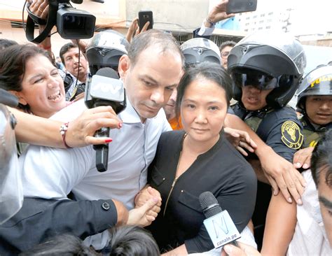 La candidata presidencial de fuerza popular, keiko fujimori, encabezó un mitin de cierre de su campaña en villa. Peru court orders Keiko Fujimori to return to prison ...