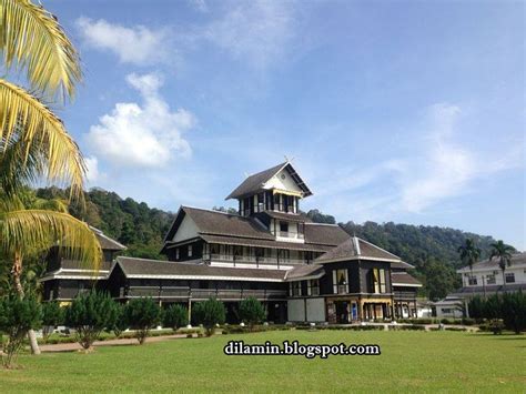 Der aus holz gebaute palast wurde zwischen 1902 und 1908 als residenz für das staatsoberhaupt (yamtuan besar) von negeri. Istana Lama Seri Menanti melekat di hati ~ Nukilan Cikgu Fad