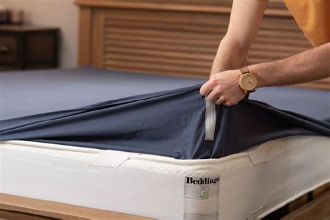 Fitted Sheets Stays Tight With Beddingos Velcro Straps Curbed