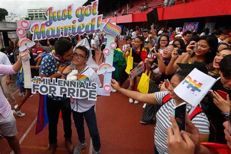 #RiseupTogether: Colorful moments at Metro Manila Pride ...