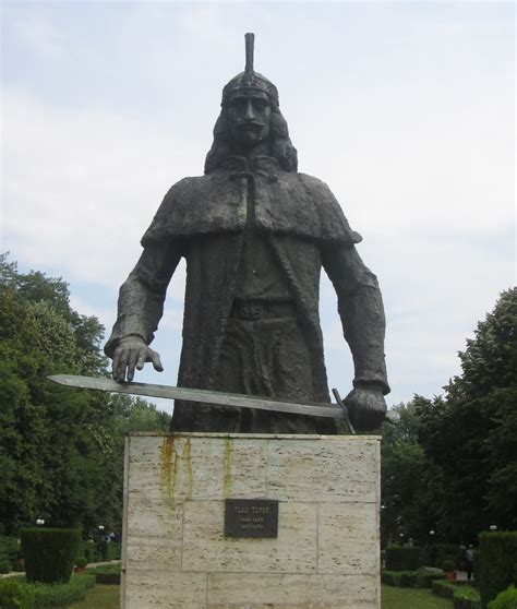 Vlad tepes, vlad iii, hijo de vlad dracul, que significa dragón, recibió el sobrenombre de drácula. TRAS LAS HUELLAS DE HERÓDOTO. . . : VLAD III, EL DRÁCULA ...
