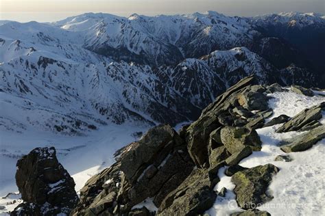 We decided to have a break and set up camp since we would be sleeping. 〔100名山〕槍ヶ岳 雪山 ～恐ろしかった雪付きの穂先 ...