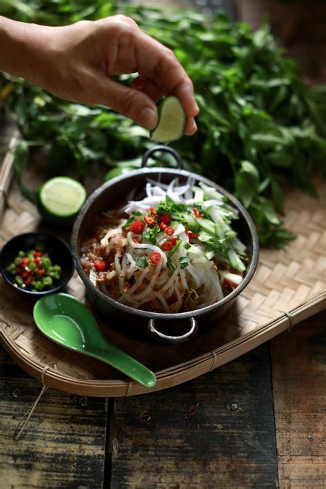 Jadi, buat anda yang merupakan 'hantu' laksa terutama sekali laksa utara, ini adalah resepi kuah laksa yang tidak hanyir dan bau semerbak sampai rumah jiran pun boleh bau! LAKSA UTARA YANG SANGAT SEDAP ! - masam manis