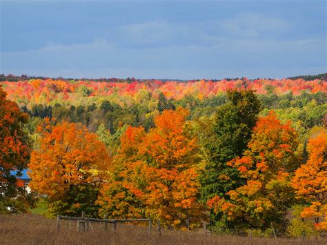 The Perfect 10 Day Michigan Road Trip Itinerary For Fall Colors
