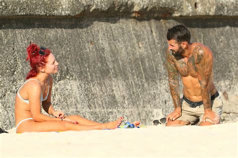 sharna burgess bikini bondi beach mars Les stars nues en photos et vidéos