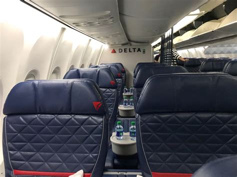 Delta First Class 737 900er New York Jfk Salt Lake City — Officer