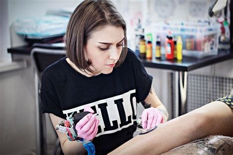 Sasha Unisex La Artista Del Tatuaje Que Está Acaparando Las Miradas