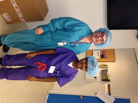 A Future Orthopaedic Surgeon Visits Rothman Orthopaedic Institute