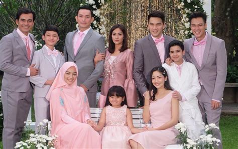 Hilang yang kembali bermula dengan seorang wanita bernama fara, yang berlari masuk ke dalam sebuah balai polis untuk melaporkan tentang dia dikejar oleh seseorang. 'Cinta Yang Hilang' Sudah Episode Terakhir, Penonton Setia ...