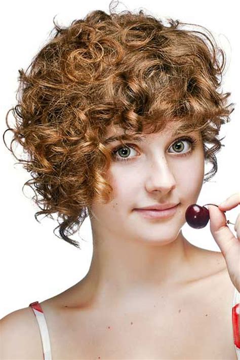 Short curly hairstyles and climatic changes