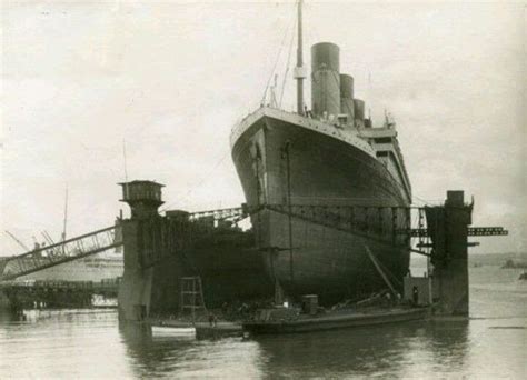 Rms Olympic In Drydock Southampton Rms Titanic Barcos