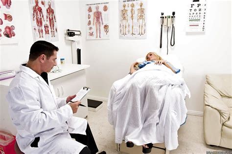 Fotos eróticas paciente safada e gostosa dando pro médico