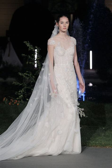 Deine hochzeit steht bevor und wir helfen dir das schönste brautkleid für dich zu finden. Pin auf Transparente Brautkleider