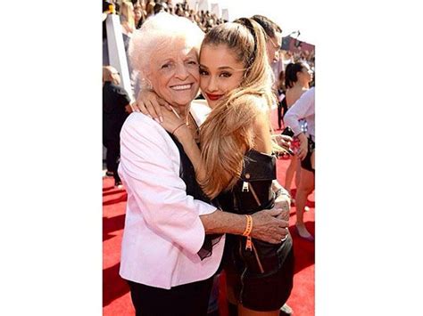 Vmas 2014 Ariana Grande Brings Grandmother As Date