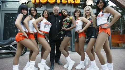 So Sexy Hooters Restaurant Eröffnet Bz Die Stimme Berlins