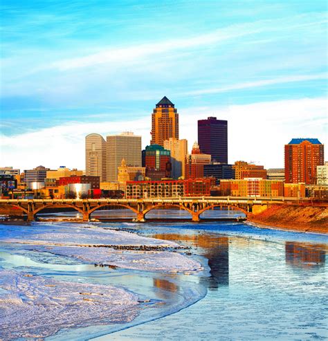 Downtown Des Moines Ia Skyline Des Moines Des Moines Iowa Scenic Views