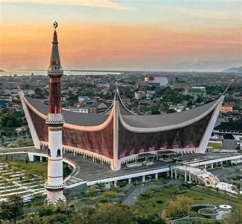 5 Fakta Unik Masjid Raya Sumatera Barat Arsitektur Unik Seperti Tanduk
