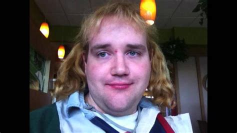 16 évesen professzionális triatlonista lett, 18 és 19 évesen pedig nemzetközi rövidtávfutó. Chris Chan Net Worth 2021: Wiki Bio, Age, Height, Married ...